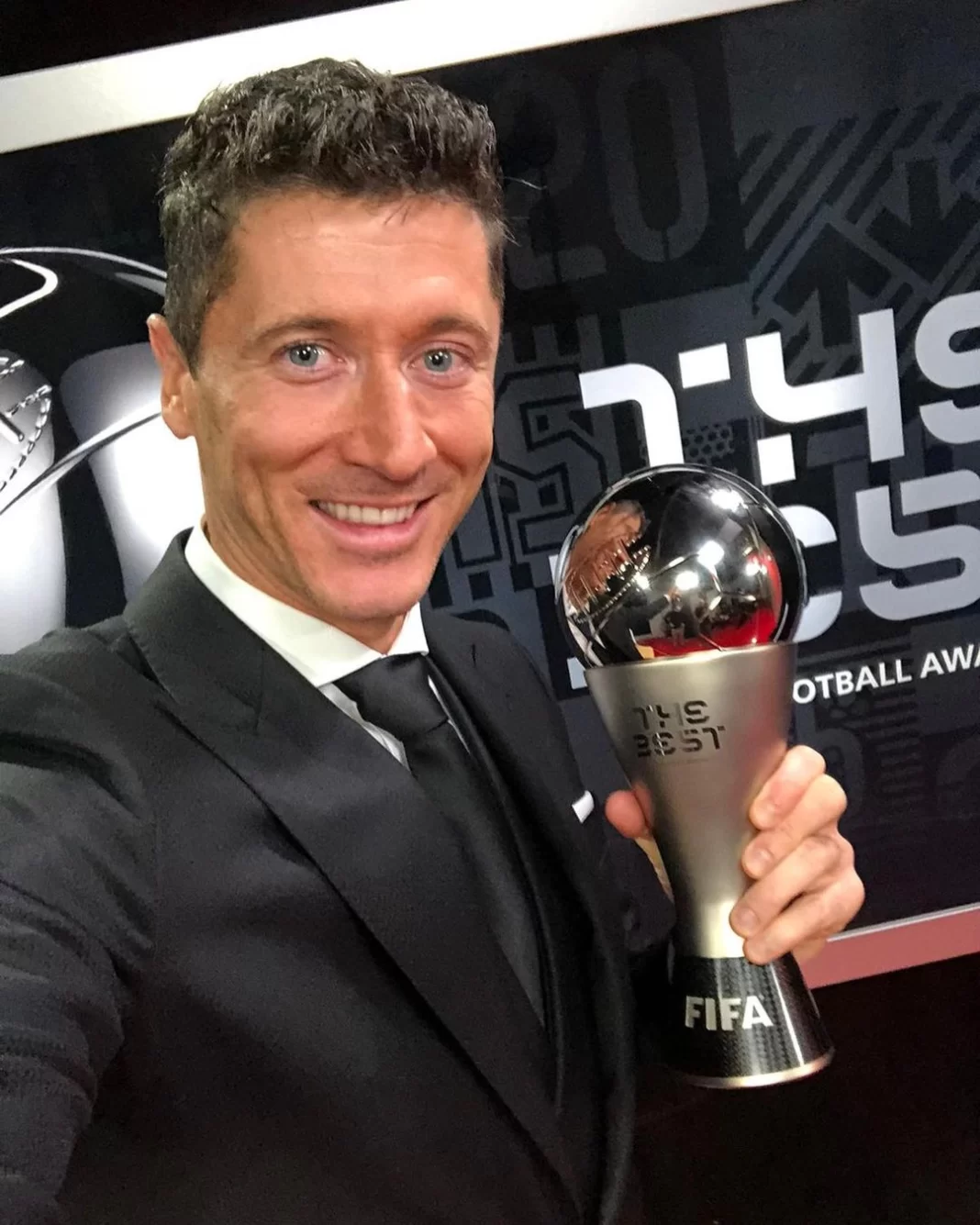 Robert Lewandowski drugu godinu zaredom osvaja Fifinu nagradu za najboljeg igrača 2021 godine