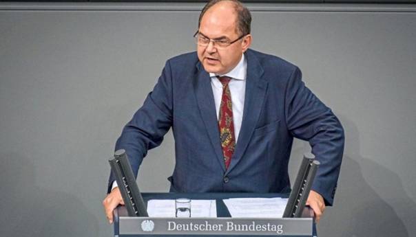 Schmidt danas u Bundestagu o stanju u BiH