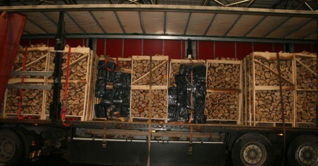 Vozač kamiona iz BiH krijumčario 15.000 kutija cigareta. Uhapšen na granici Hrvatske