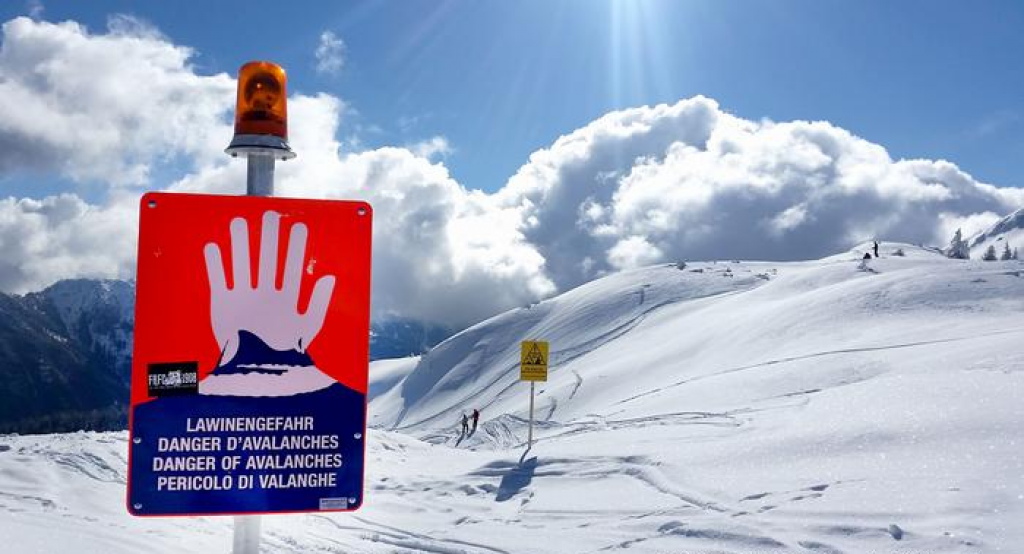 Poginulo petero ljudi u lavini u austrijskim Alpama