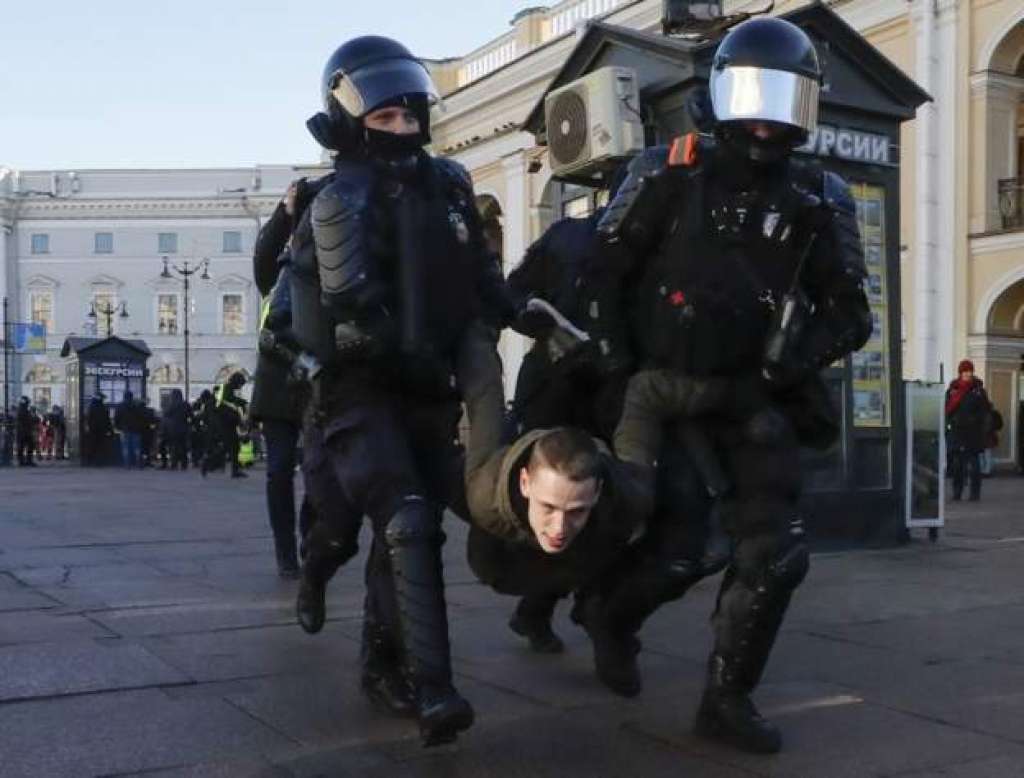 Policija privela oko 3.500 antiratnih demonstranata širom Rusije