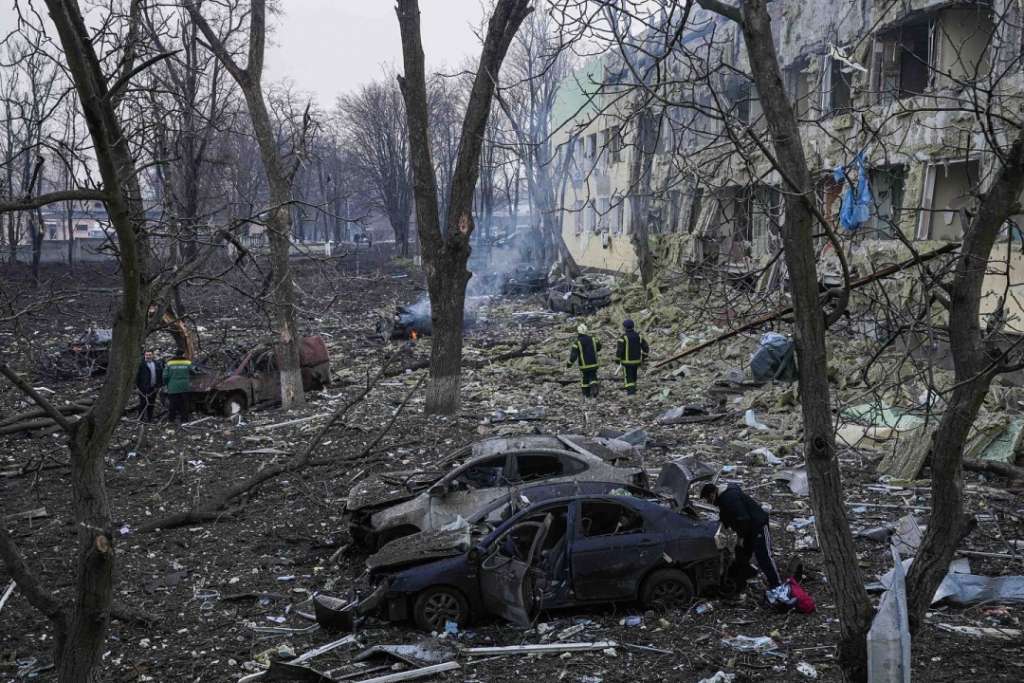 Bombardovano pozorište u Mariupolju u kojem se nalazilo više od 1000 ljudi