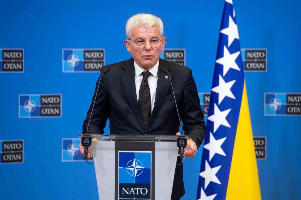 Džaferović ambasadorima NATO-a: Kriza u BiH dovodi u pitanje 27 godina mukotrpno građenog mira