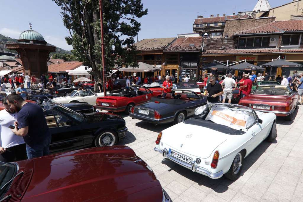 Međunarodni oldtimer cabrio skup u Sarajevu okupio učesnike iz šest zemalja