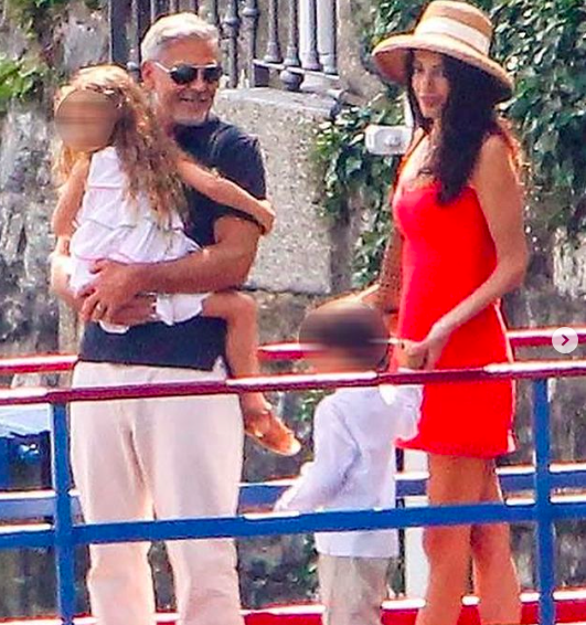 Clooney i Amal uhvaćeni u rijetkim trenutcima s djecom u veseloj šetnji