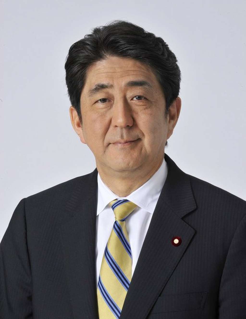 Uz cvijeće i pozdrave Japan se oprostio od ubijenog bivšeg premijera