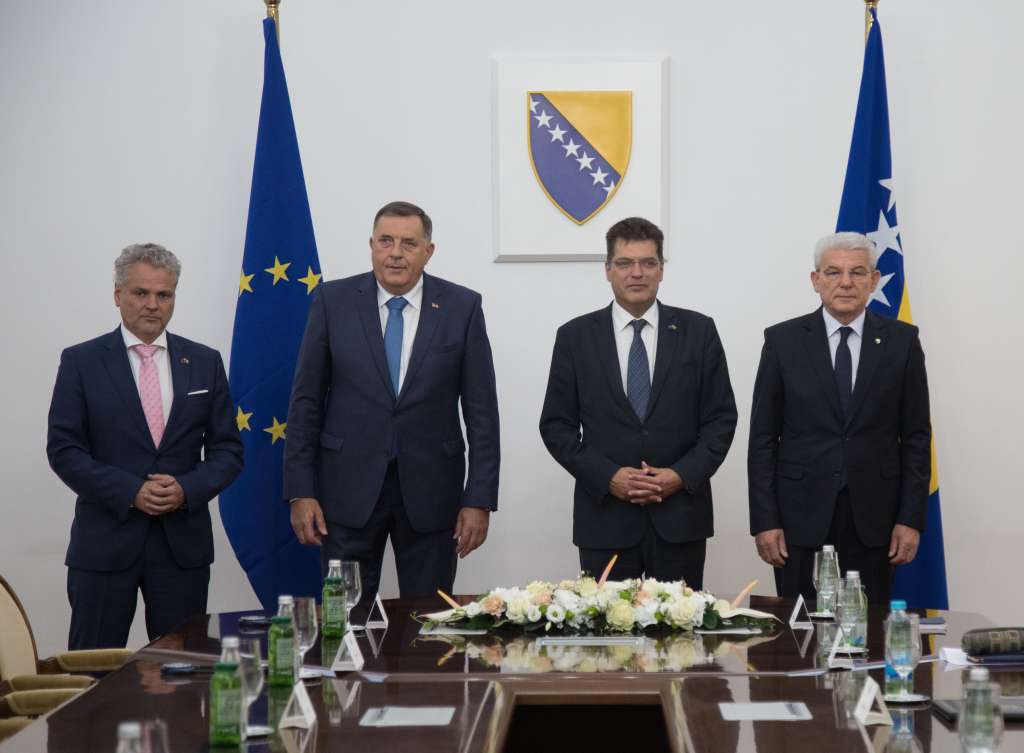 Džaferović i Dodik razgovarali s komesarom EU za upravljanje krizama Janezom Lenarčičem
