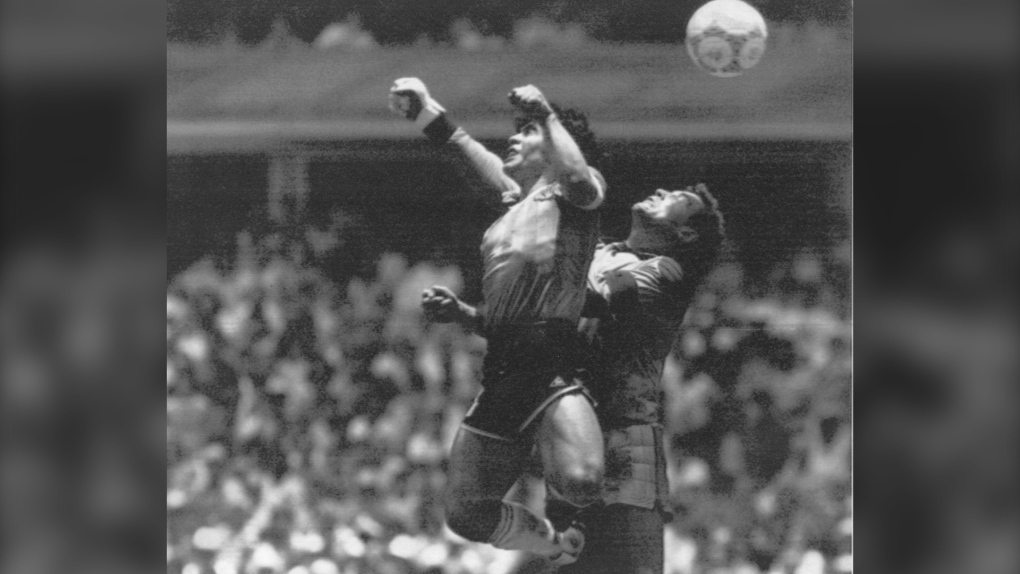 Na aukciji lopta kojom je Maradona postigao gol Engleskoj na SP-u 1986. godine