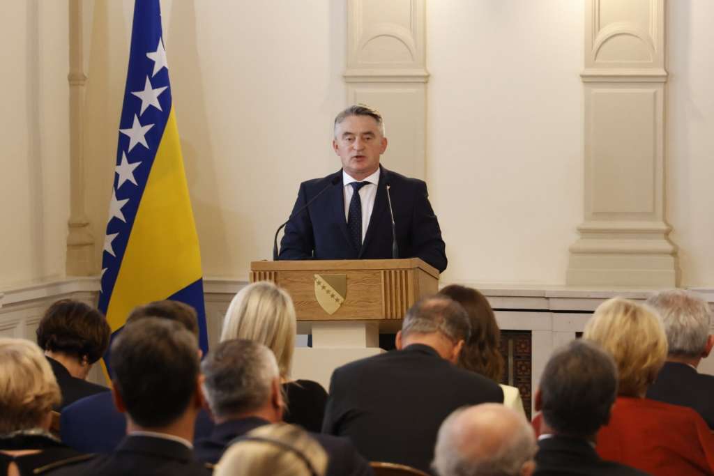 Novi predsjednici položili zakletve. Kako je Komšić isprovocirao Dodika?