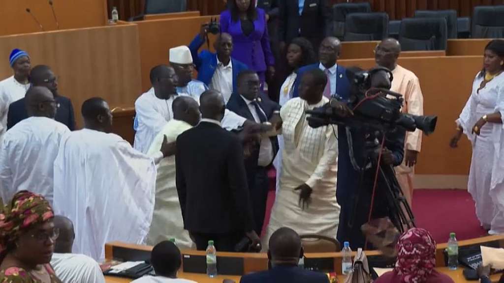 Tuča u senegalskom parlamentu nakon što je parlamentarac ošamario kolegicu