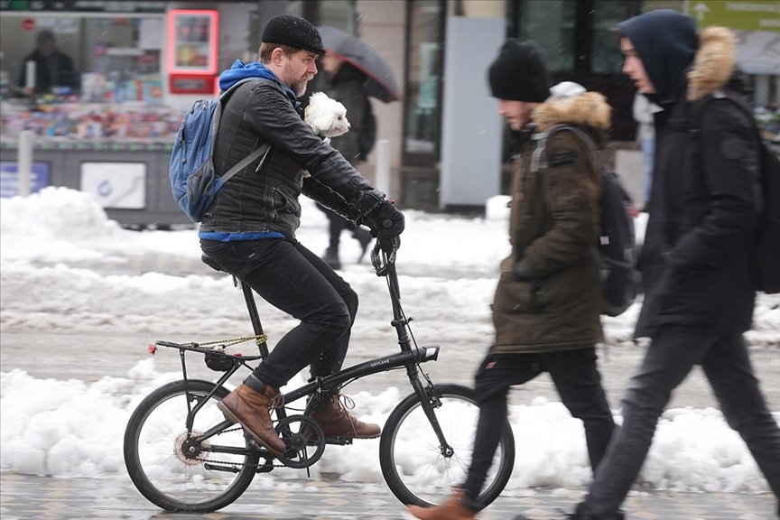 Slovenci ne odustaju od bicikla ni po snijegu