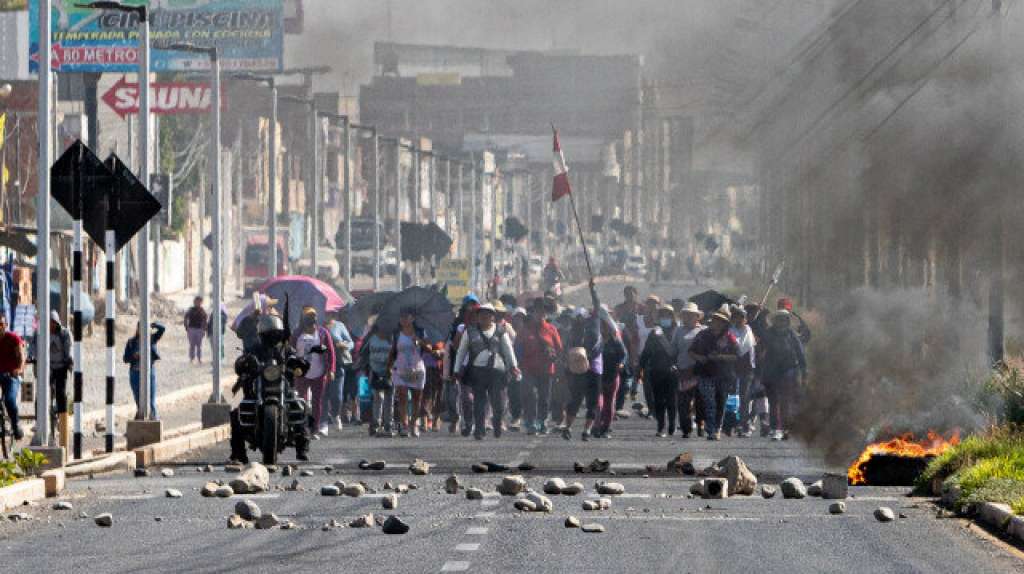 Sukob demonstranata s policijom u glavnom gradu Perua, traže ostavku predsjednice