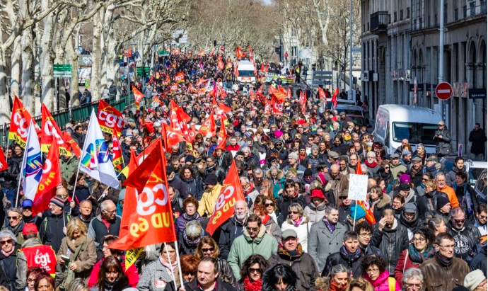 Francuska se priprema za 'pakleni' dan, oko milion ljudi će izaći na ulice zbog penzione reforme