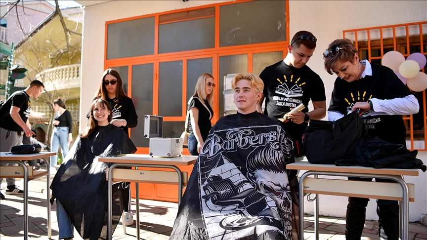 BiH: Mostarski učenici donirali kosu za izradu perika za oboljele od raka