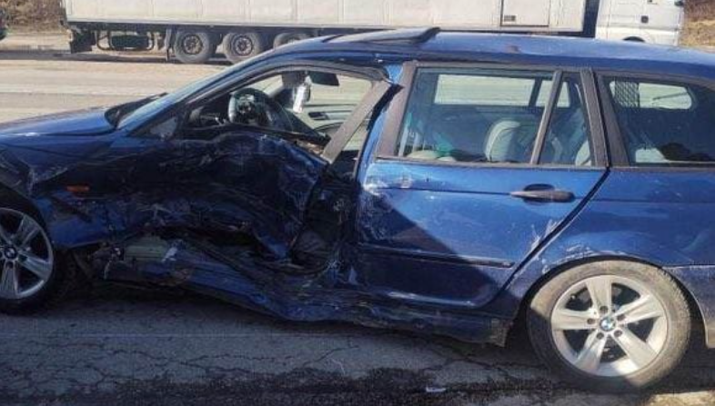U strahovitom sudaru BMW-a i vozila Doma zdravlja povrijeđene četiri osobe