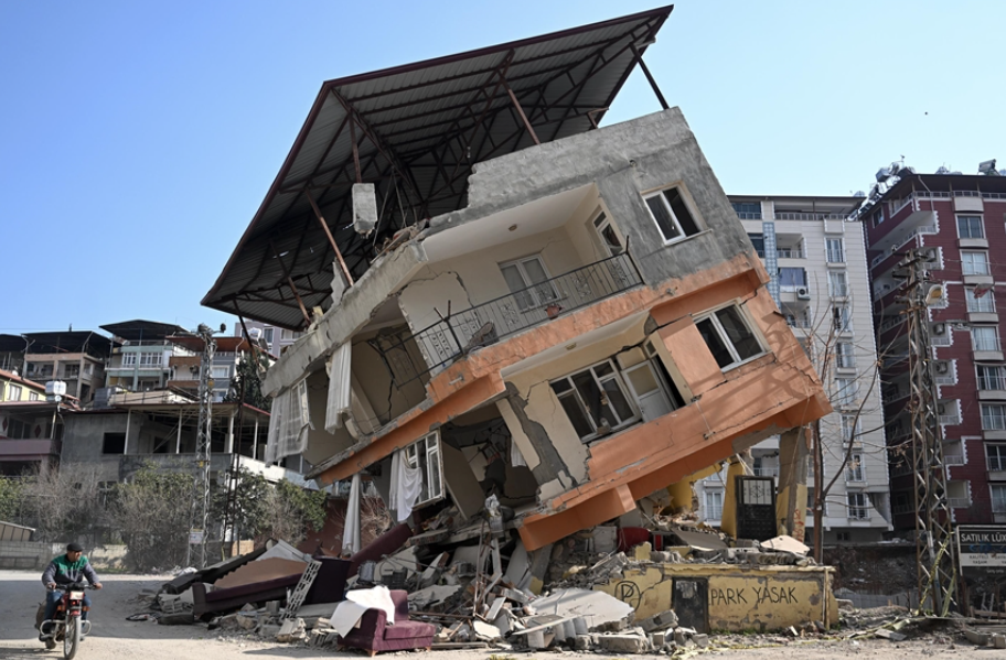 Broj poginulih od posljedica zemljotresa u Turskoj povećan na 48.448