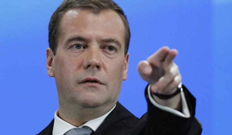 Medvedev pobjesnio nakon naloga za hapšenje Putina
