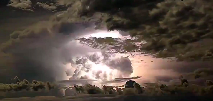 Pogledajte zastrašujuću snimku oluje (VIDEO)