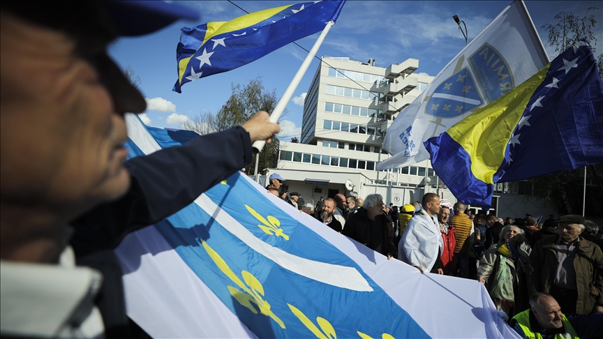 Održani protesti ispred OHR-a u Sarajevu: Stop, embargu na demokratiju