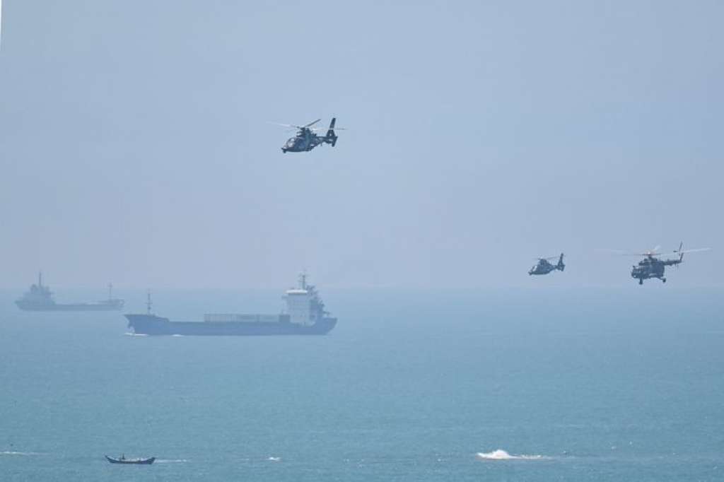 Kineski borbeni brodovi i letjelice u blizini Tajvana