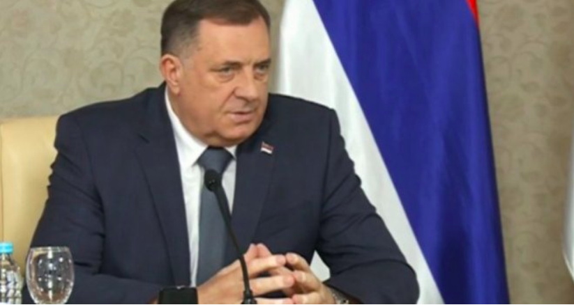Dodik brani Novalića. Braća po respiratorima
