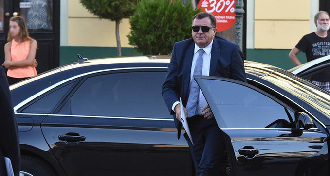 RS ima preko milijardu KM duga, a despot Dodik kupuje auto od 270 hiljada KM