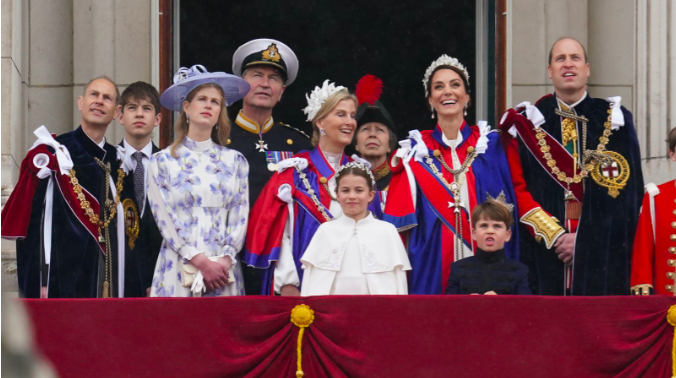 Grof od Wessexa i lady Louise Windsor pridružili su se ostalim članovima kraljevske obitelji na balkonu Buckinghamske palače