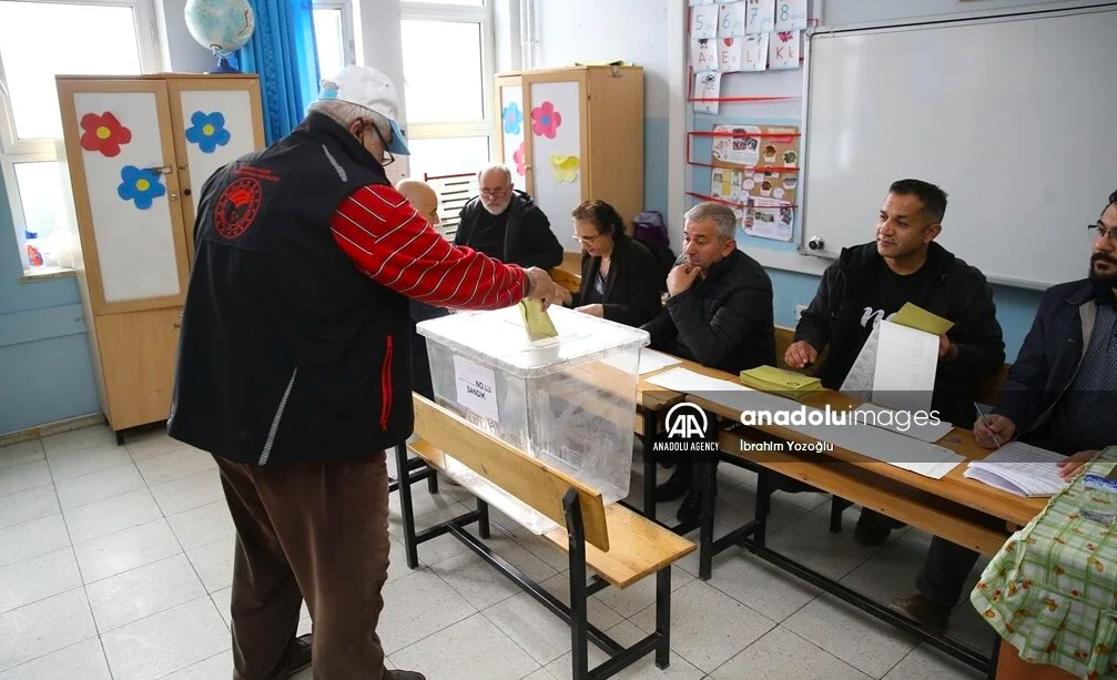 TURSKA: Otvorena birališta, pravo glasa ima više od 64 miliona birača