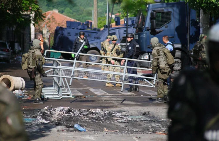 KOSOVO: Protestani guraju policiju. UČK preko Novaka Đokovića