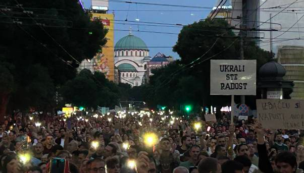 Održan peti protest u Beogradu. Građani poručili vladi: 
