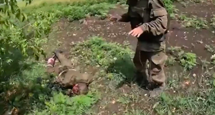 Jeziv video sa bahmutskog fronta. Zarobljenik leži na bombi i čeka da mu neprijatelji priđu