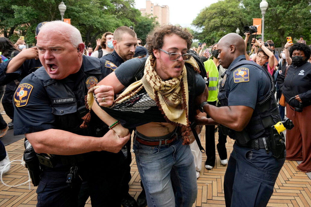 SAD: Policija tuče propalestinske aktiviste, koriste suzavac i elektro šokere