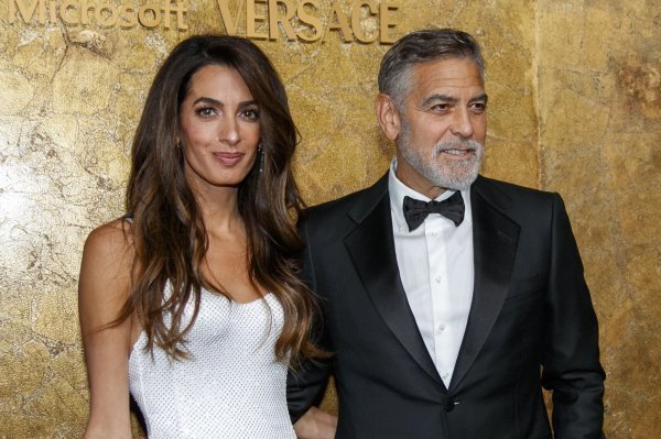 Amal Clooney u središtu kontroverze: Protjeruju je iz SAD zbog Netanyahua. George Clooney van sebe