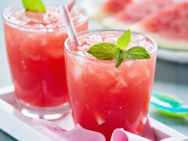🍉 Topi salo, čisti tijelo, oduševljava: Ljetni napitak od samo dva sastojka! 🍋