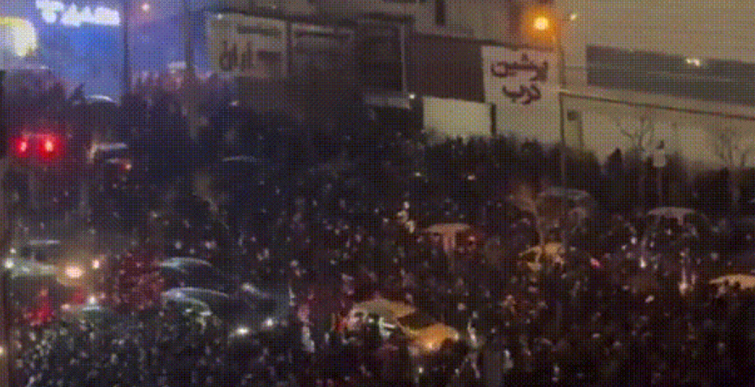 Gledamo li kraj Islamske Republike? Iran gori, Trump aplaudira