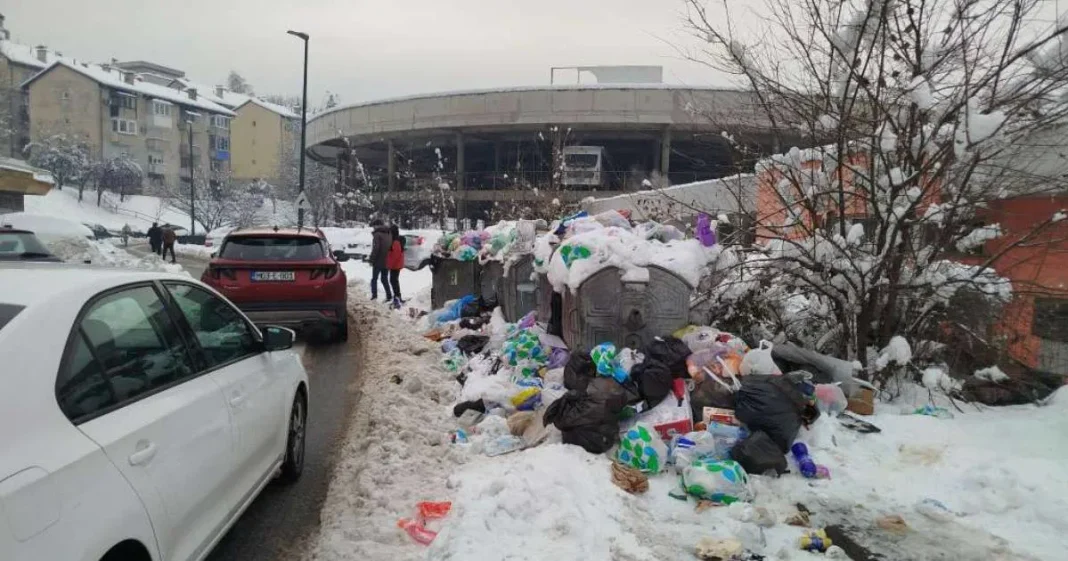 Osim snijega, u BiH se gomila i smeće: kolaps službi