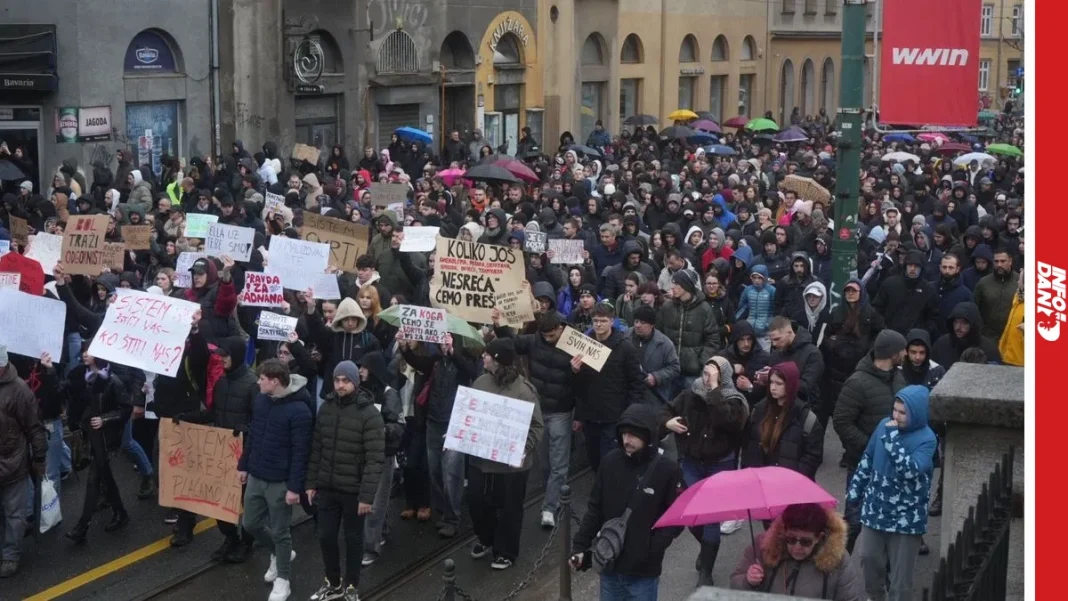 PROTESTI IDU U DRUGOM SMJERU: Ko želi paliti stare tramvaje?